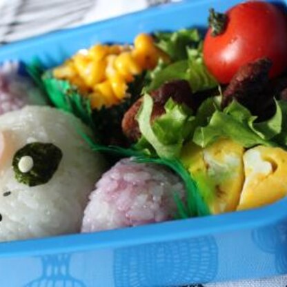 子供のお弁当に。レタスで隠れ気味だけど、ハートの卵焼きめちゃ可愛いです♪